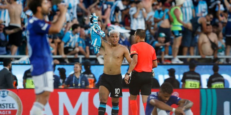 ¡Racing campeón de la Sudamericana con protagonismo colombiano!