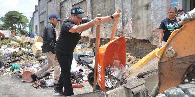 ¡Recolección maratónica! 600 kilos de residuos sólidos recogidos en jornada de Barrio Abajo