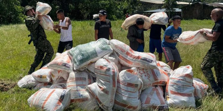 Entregan más de 300 kits humanitarios a afectados por lluvias en Chocó
