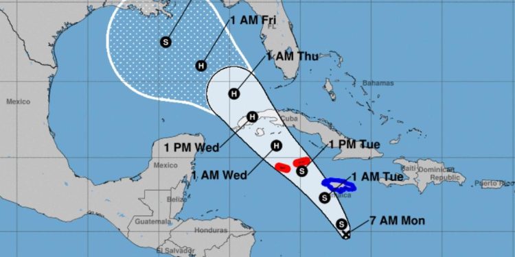 Sistema de baja presión se convertirá en tormenta tropical este lunes