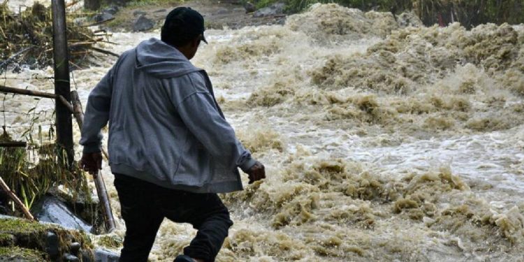 Onda tropical podría convertirse en ciclón en el mar Caribe