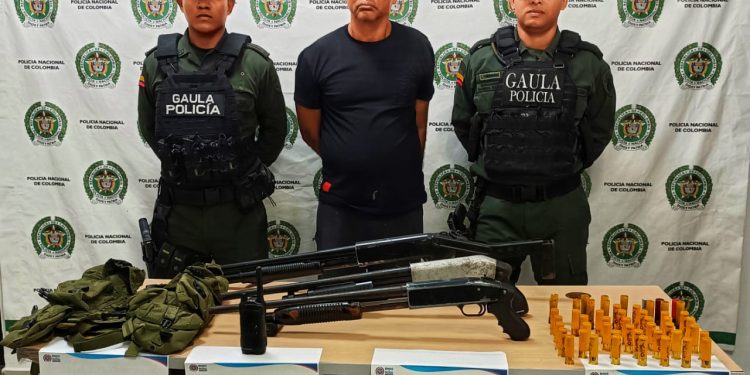Gaula de la Policía Nacional, capturó a alias el “Goyo” cuando se encontraba cargando su arma de fuego