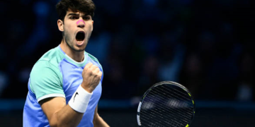 Alcaraz respira en Turín: Victoria sobre Rublev y última oportunidad ante Zverev