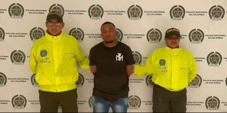 Capturado en el barrio Centro de Ponedera y notificado por homicidio, hurto calificado y uso de menores para la comisión de delitos