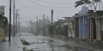 Derrumbes, inundaciones y otro apagón de el paso del huracpan Rafael en La Habana