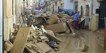 Solo cuatro funcionarios del consulado colombiano atienden a nacionales en Valencia tras inundaciones