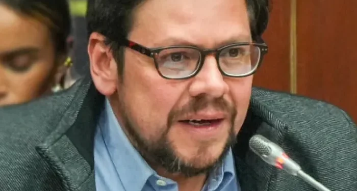 Investigación formal contra Diego Cancino por delito de acto sexual violento