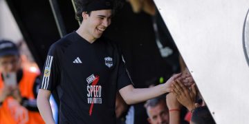 Escándalo en el fútbol argentino: Debuta influencer en primera división