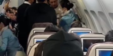 Pasajero de Korean Air intenta abrir salida de emergencia en vuelo de Bangkok a Seúl