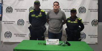 En plena carrera 44 con calle 72 lo capturan por porte ilegal de arma de fuego en Barranquilla