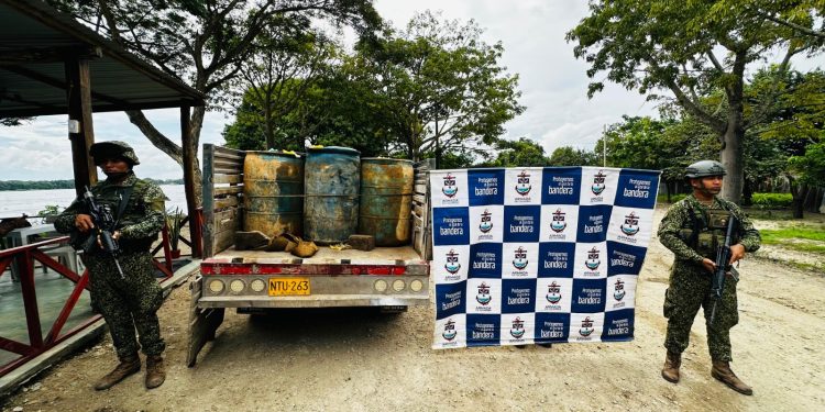 Incautan más de 10.000 galones de ACPM y gasolina en operativos fluviales en Bolívar y Cesar