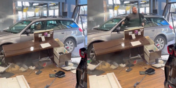 Cliente frustrado chocó su carro nuevo contra concesionario en EE.UU.