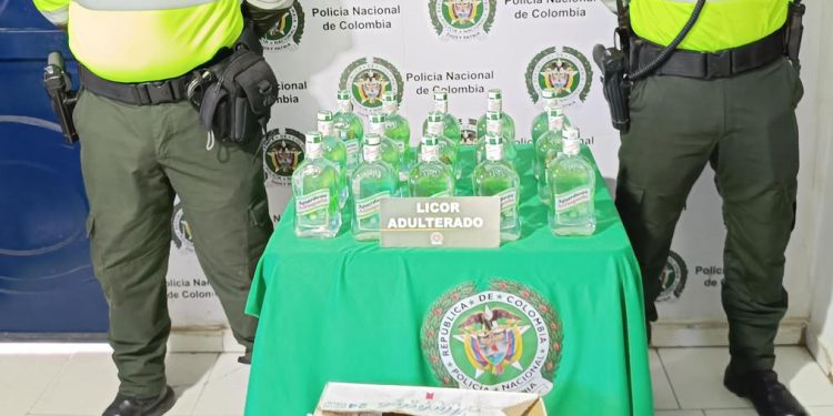 Incautan 45 botellas de licor adulterado en el Atlántico