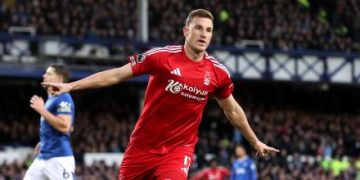 Nottingham Forest es segundo tras vencer al Everton