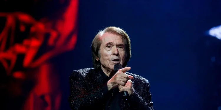 Médicos descartan que el cantante Raphael haya sufrido un accidente cerebrovascular