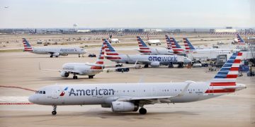 American Airlines retoma sus vuelos en EEUU tras una breve suspensión a nivel nacional