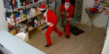 Ladrones disfrazados de Papá Noel asaltaron tienda de electrónicos