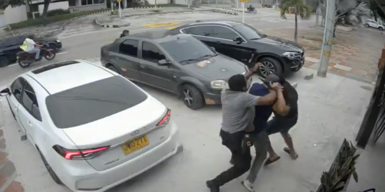 Balacera en el norte: Sujetos llegaron a atracar, pero escolta reaccionó y neutralizó a delincuente en la 84