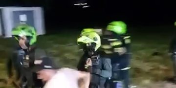 Delincuente atracó a pasajeros de bus, se enfrentó a policías y resultó herido