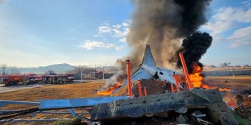 Aumenta a 179 muertos tras el accidente de avión con 181 personas a bordo durante el aterrizaje en el aeropuerto de Muan en Corea del Sur