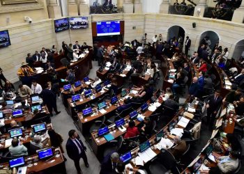 Convocan a extras al Congreso para trámite de la Reforma a la Salud