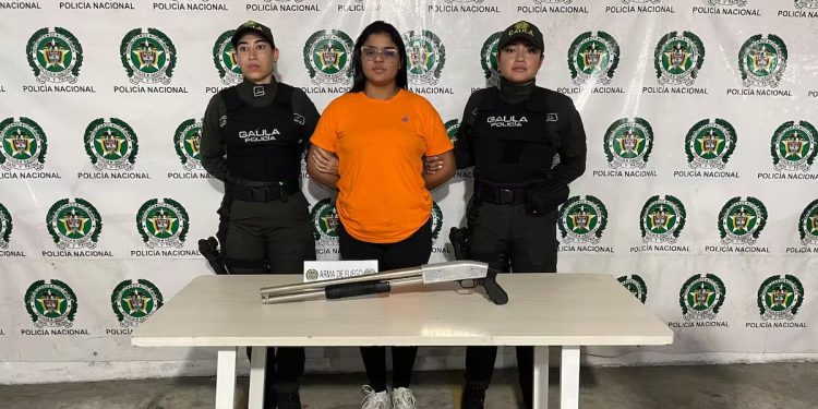 Capturan a mujer señalada de guardar las armas de fuego a ‘Los costeños’