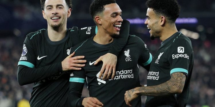 Luis Díaz cierra el 2024 con gol y Liverpool aplasta al West Ham