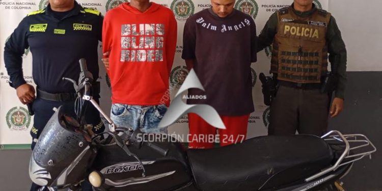 Policía los captura por hurto y recupera una motocicleta