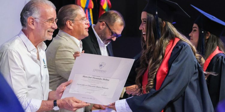 Gobernador Eduardo Verano ofreció becas para posgrados a 117 graduados en Licenciatura en Educación Básica Primaria