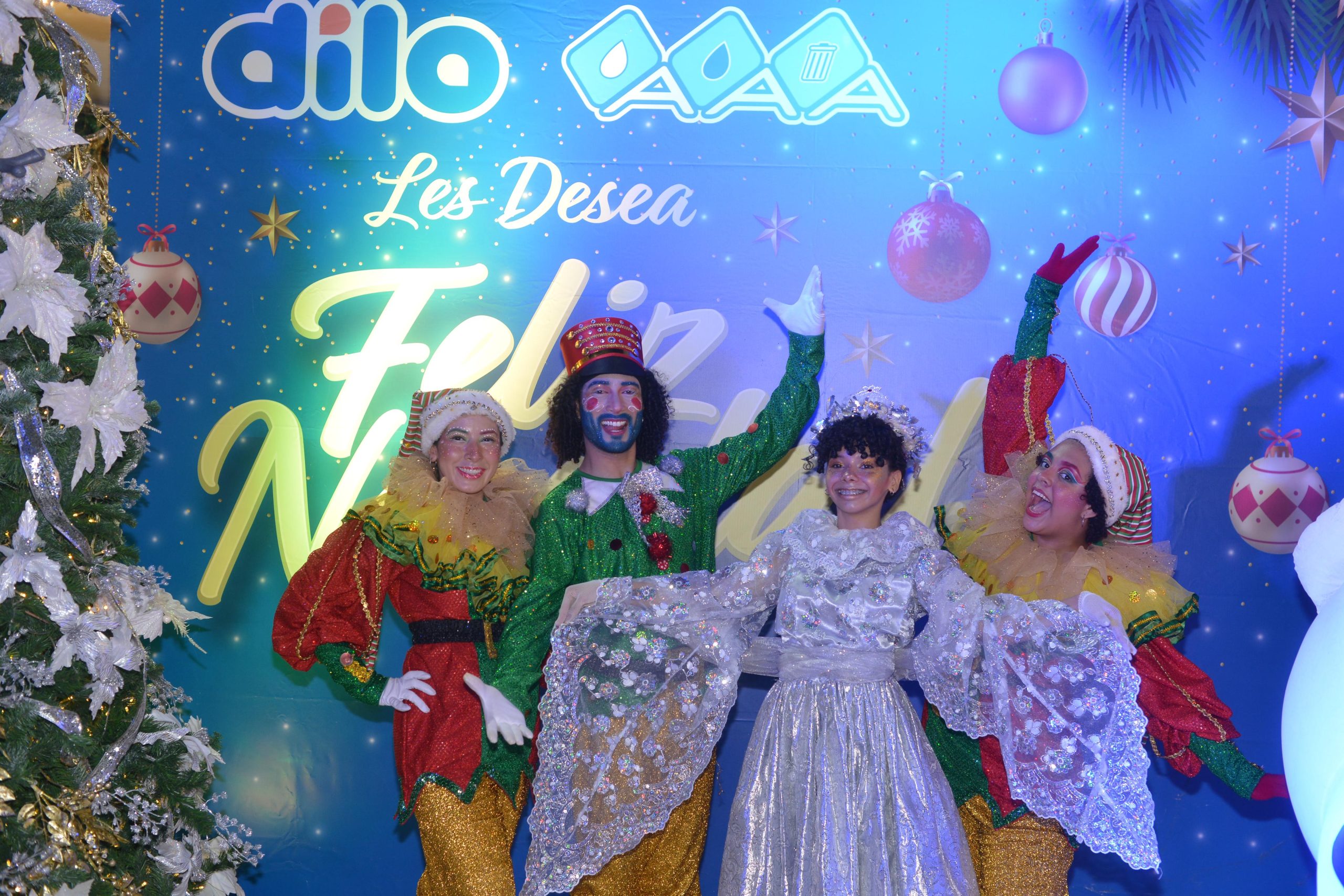 Triple A dio inicio a la Navidad con show artístico, novena y regalos