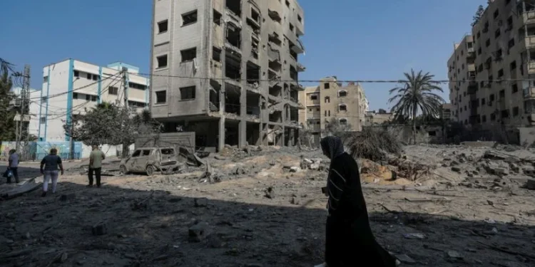 Entre 10 mil y 15 mil palestinos siguen atrapados en la zona asediada por Israel en el norte de Gaza