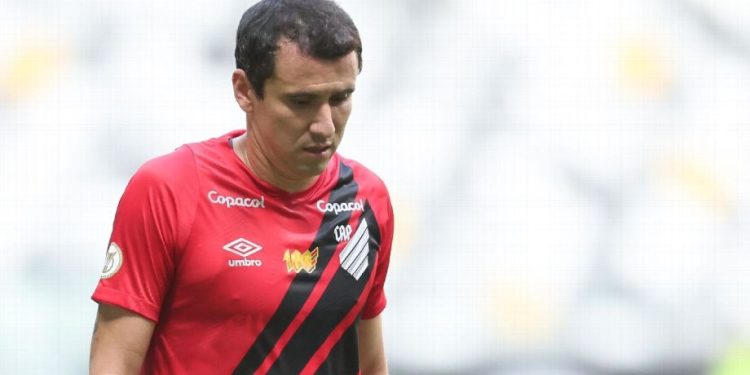 Athletico Paranaense desciende a la Serie B tras perder ante Atlético Mineiro