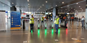 Aún no hay acuerdo entre sindicatos de Migración y Gobierno: Sigue el ‘plan tortuga’ en aeropuertos