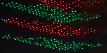 Show navideño en Orlando terminó en tragedia por caída de varios drones sobre el público