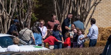 Tres heridos en tiroteo en una escuela secundaria de Nashville, incluido el atacante
