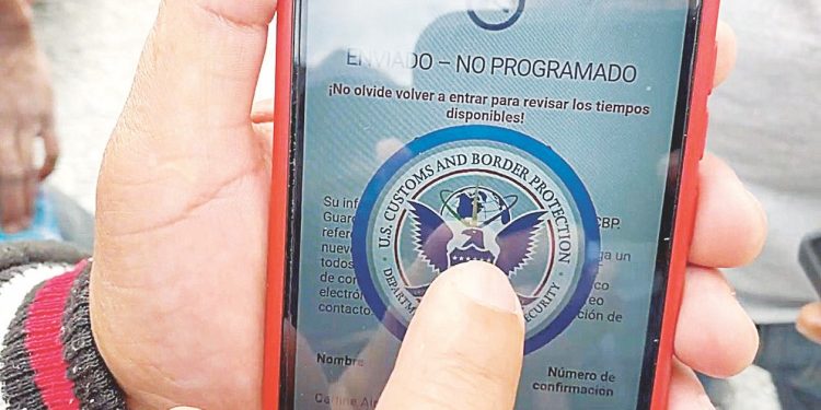 Migrantes reportan cancelación de la aplicación CBP One y citas para permisos humanitarios