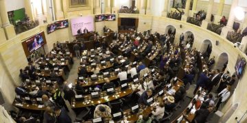 Proponen reducir a la mitad el salario de congresistas en Colombia