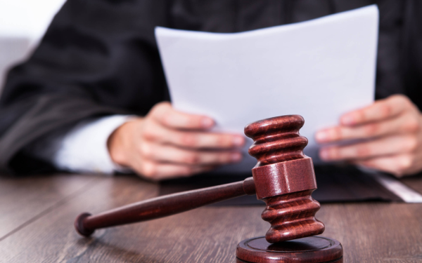 Jueza penal militar a juicio disciplinario, por presuntamente usar documento público falso