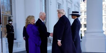 “Bienvenido a casa”: Joe Biden en entrega presidencial a Donald Trump en la Casa Blanca 