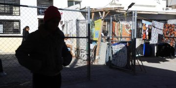 EE. UU. inicia redadas antiinmigrantes: 538 detenidos y cientos deportados