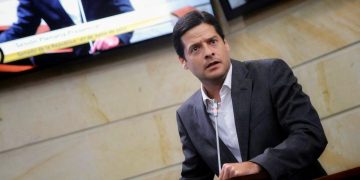 Senador Mauricio Gómez celebra la aprobación de la delegación del Congreso para restaurar y fortalecer las relaciones entre Colombia y EE. UU.