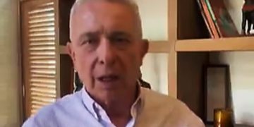 Álvaro Uribe Vélez critica el manejo del sistema de salud y el incremento de la UPC