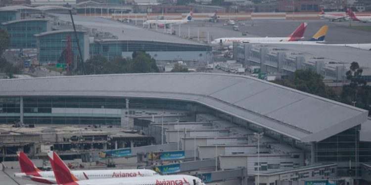 Suspenden temporalmente las operaciones aéreas en varios aeropuertos debido a condiciones meteorológicas