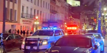 Vehículo atropelló a multitud en plena celebración de Año Nuevo en EE.UU.: 10 muertos