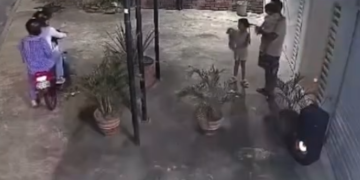 Cámara grabó ataque a bala contra hombre mientras cargaba a sus hijos