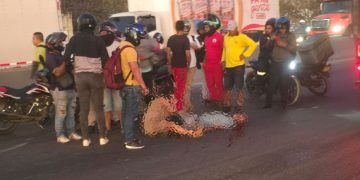 Hombre de la tercera edad muere arrollado por una tractomula en la calle 30