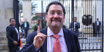 Francisco Santos critica la relación entre Petro y EE. UU. y prevé un cambio con Trump en la Casa Blanca