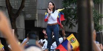 María Corina Machado sale de la clandestinidad y se une a concentración en Caracas