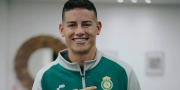 James es tratado como una estrella en León: ya le hicieron una canción