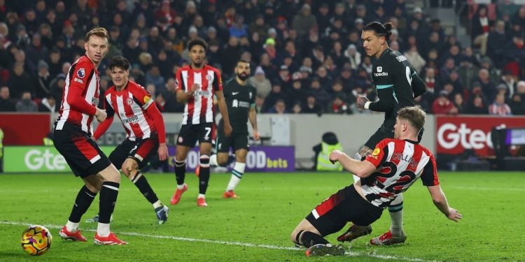 Darwin Núñez lidera la victoria del Liverpool sobre el Brentford